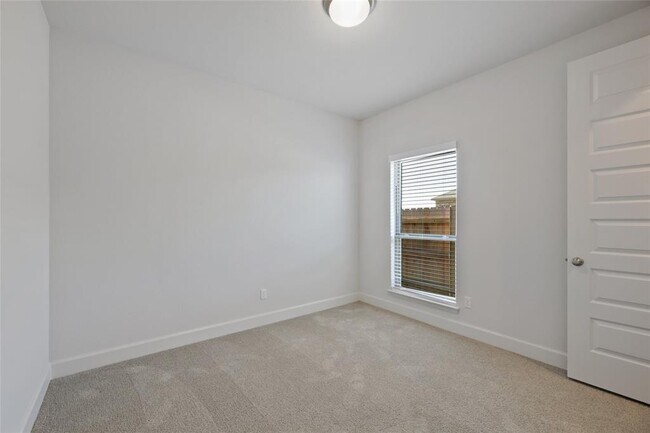 Building Photo - 127 Plumbago Loop