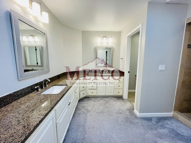 Building Photo - Beautiful 4 bedroom, 3 Bath House in Desirable Gilham Neighborhood!