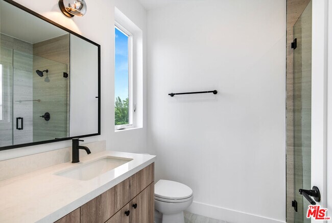 Building Photo - 5319 Ben Ave