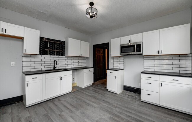 Building Photo - 814 S Ohio Ave