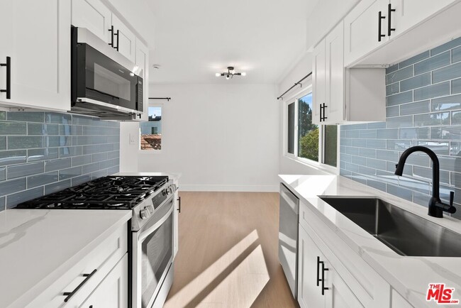 Building Photo - 4014 La Salle Ave