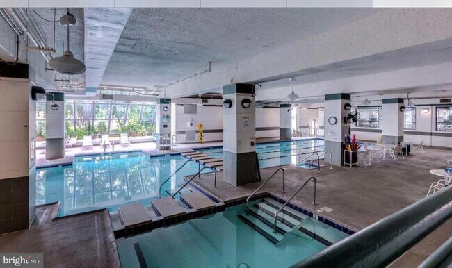 Building Photo - 205 Yoakum Pkwy