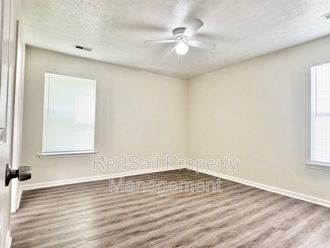 Building Photo - 520 Michael Irvin Dr