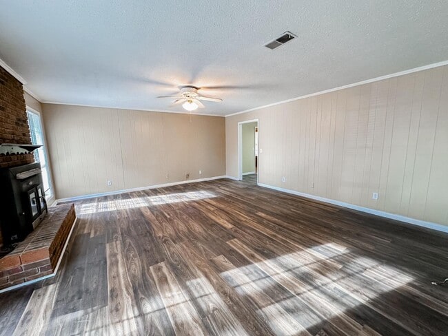 Building Photo - 99 Gardenia Dr