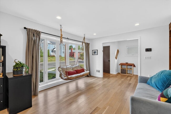 Building Photo - 2015 N Woodstock St