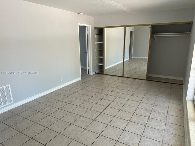 Building Photo - 1708 NE 20th Ave