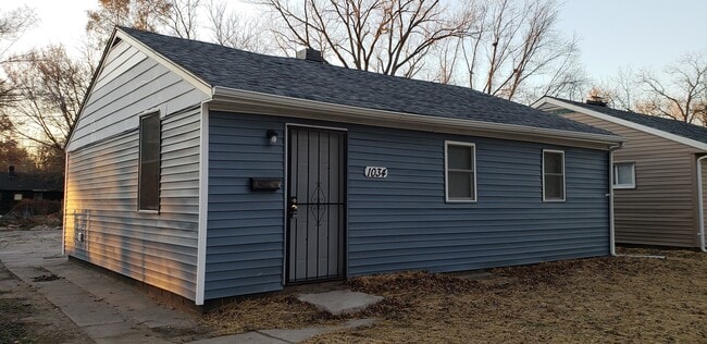 Building Photo - West Side of Gary Home Section 8 Welcomed