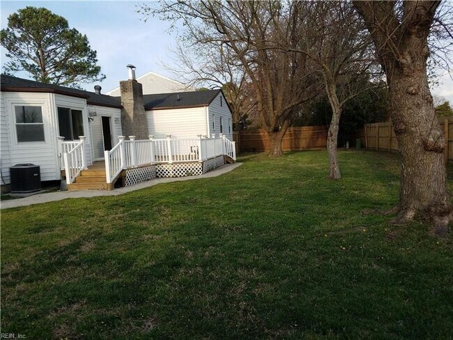 Building Photo - Remodeled 3BR Home in Indian Lakes - Granite Counter Tops and Stainless Steel Appliances