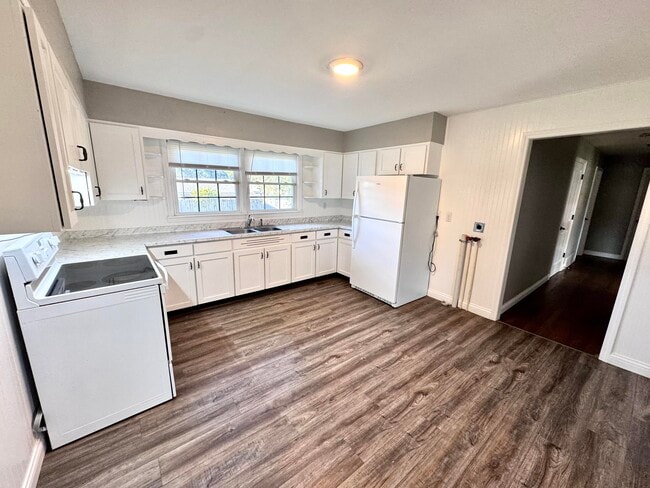 Building Photo - 1415 N Main St