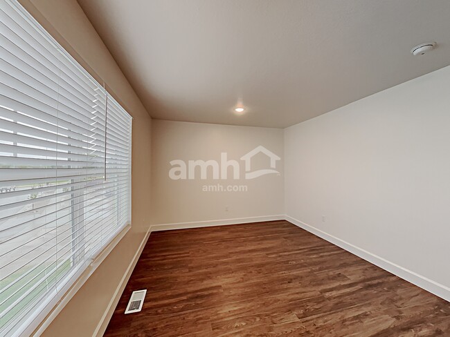 Building Photo - 1338 E White St