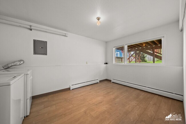 Building Photo - 4071 MacInnes Street
