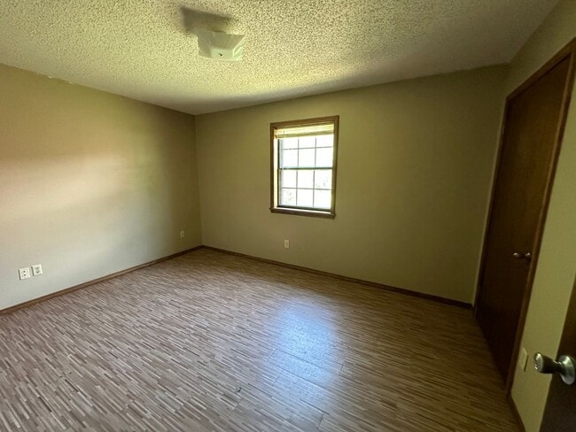 Building Photo - Come take a look at this 3-bedroom 1.5-bat...