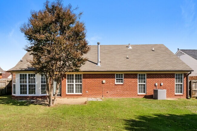 Building Photo - 6667 Kentbrook Dr