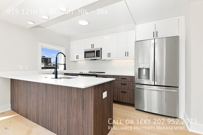 Building Photo - 919 12th St NE