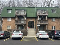 Building Photo - 2000 Tall Oaks Dr