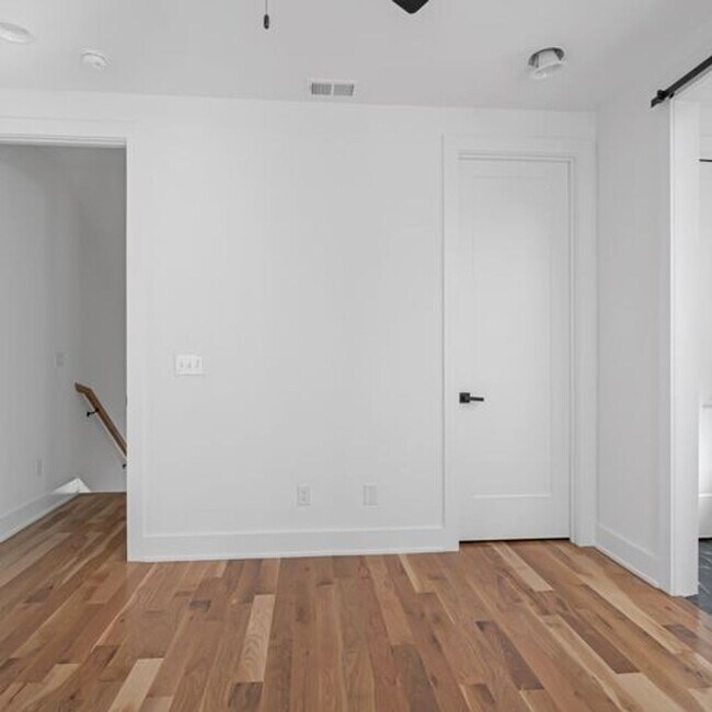 Building Photo - Stunning 4 Bedroom, 3.5 Bath Luxury Home in Nashville