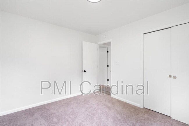 Building Photo - 2117 Wilson Ave
