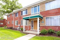 Building Photo - 335 N Eton St