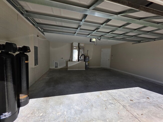 Building Photo - Charming 3 bed 2 bath in Inverness