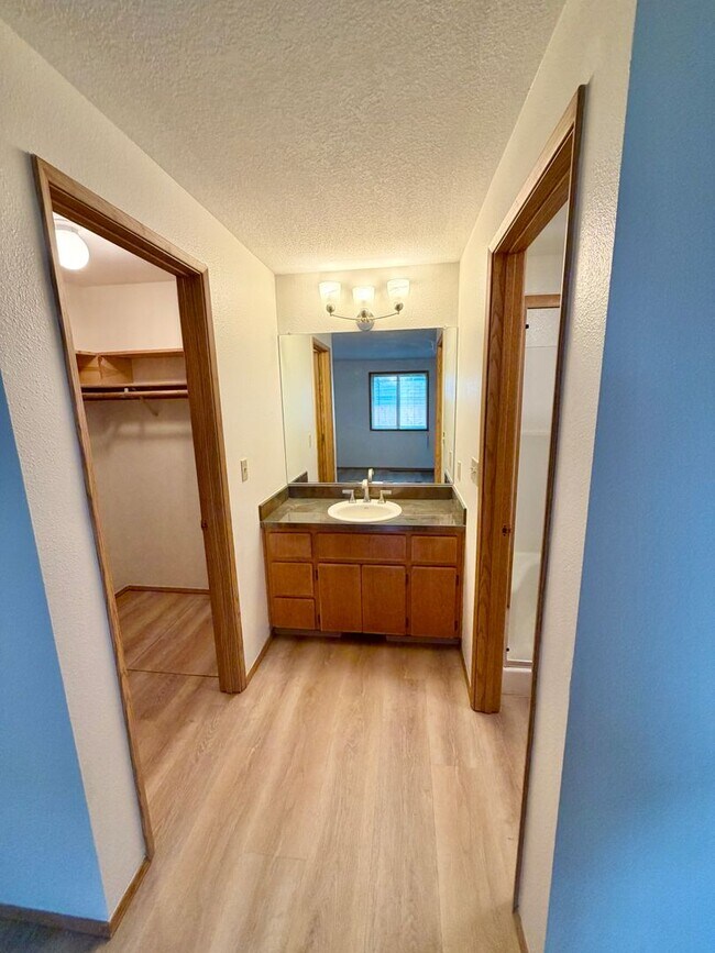 Building Photo - INQUIRE WITH IN FOR ANY MOVEIN SPECIALS Cute Ranch, Location Location in Prairie School district