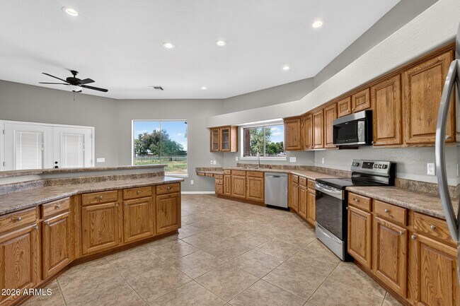 Building Photo - 3002 E Sherry Ln