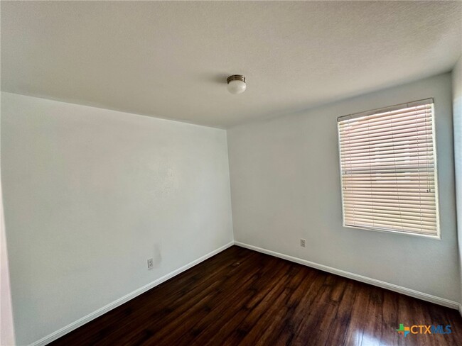 Building Photo - 135 Rush Haven