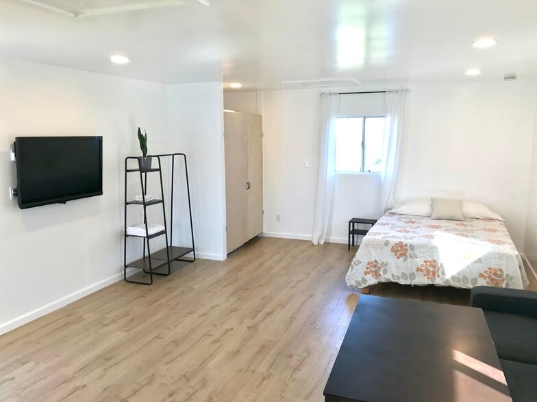 Building Photo - 33 Ortega Ct