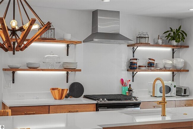 Building Photo - 7320 Peninsula Dr