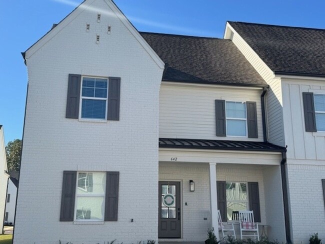 Primary Photo - 3BR/3.5BA South Grove For Rent