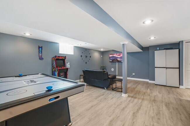 Building Photo - 2247 N 74th Ct