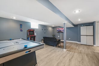 Building Photo - 7002 W Farragut Ave