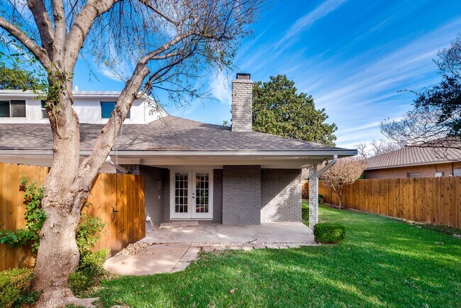 Building Photo - Overton Park Duplex!