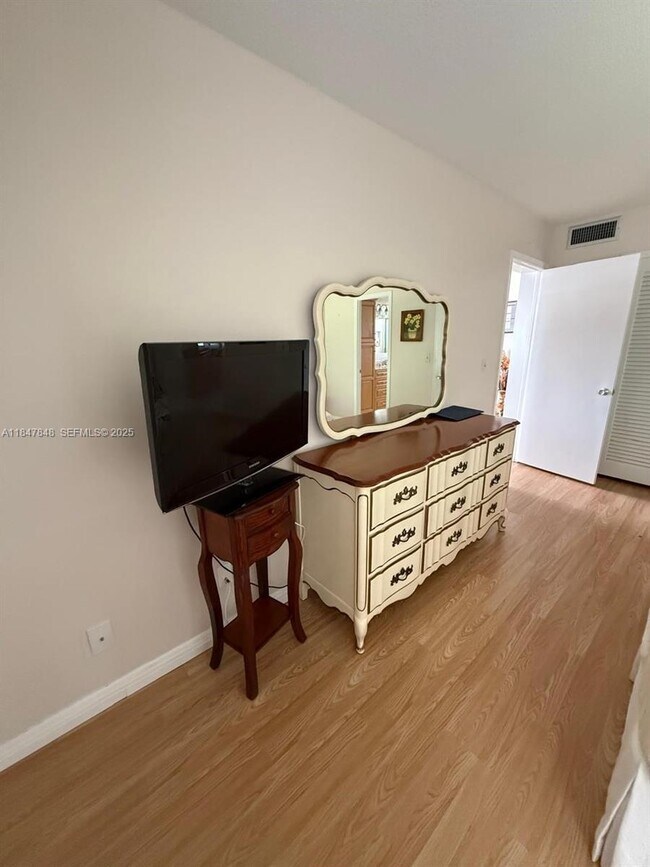 Building Photo - 4025 N Federal Hwy