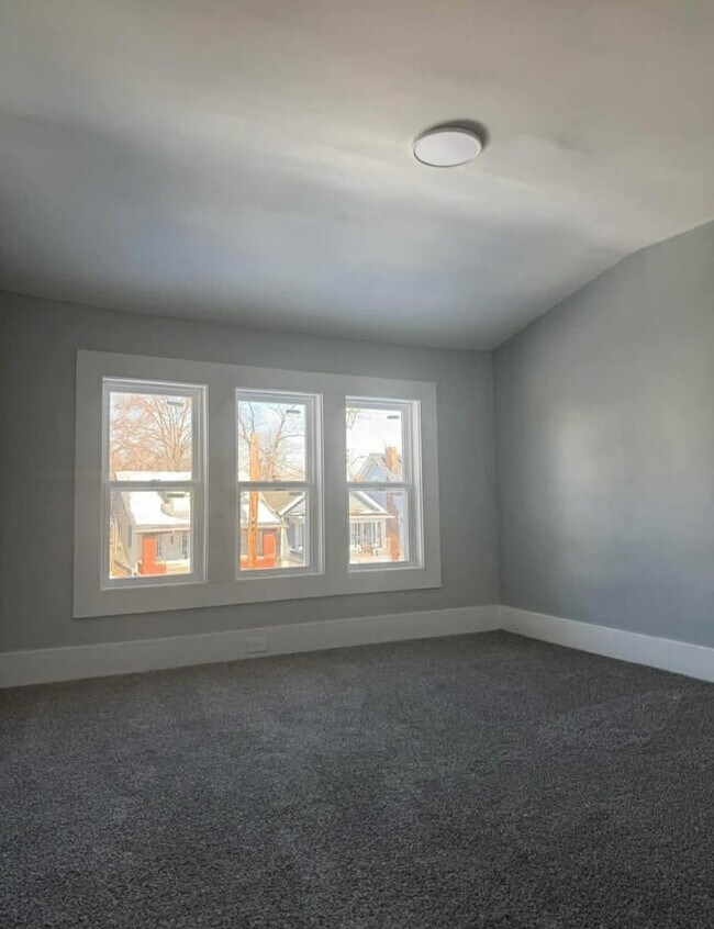 Building Photo - Remodeled two bedroom gem!