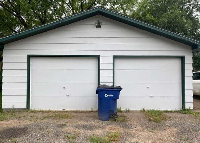Building Photo - 226 3rd Ave NE