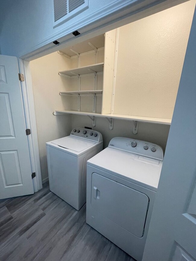 Building Photo - Move-In Ready Damonte Ranch Townhome