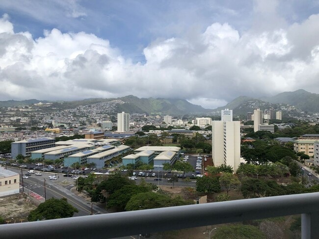 Building Photo - Breathtaking mountain view, 1 bdrm, 1 bath...