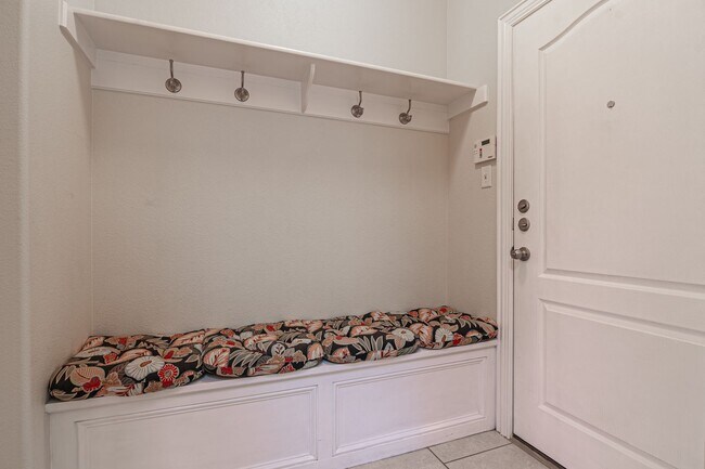 Building Photo - 405 Springwood Ct