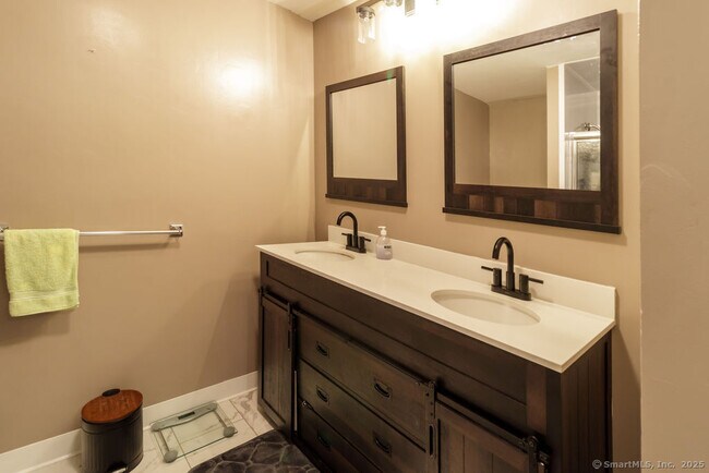 Building Photo - 406 Cedar Hollow Dr