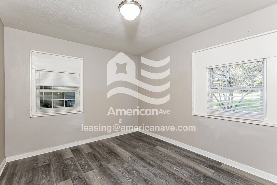 Building Photo - 2952 Woodside Dr