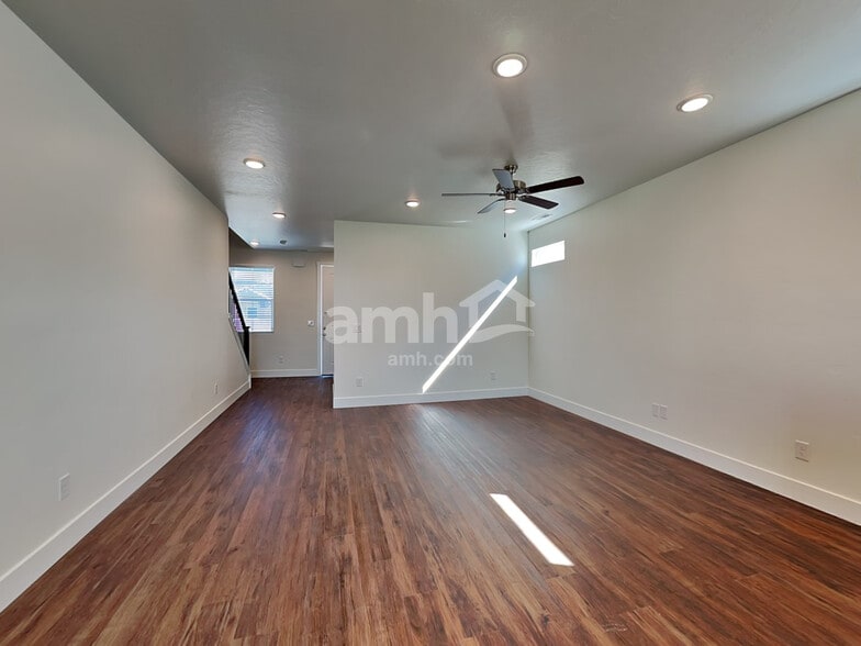 Building Photo - 9357 W Clancy St