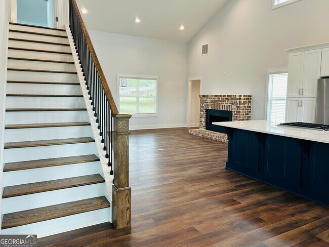 Building Photo - 425 Smokey Rd