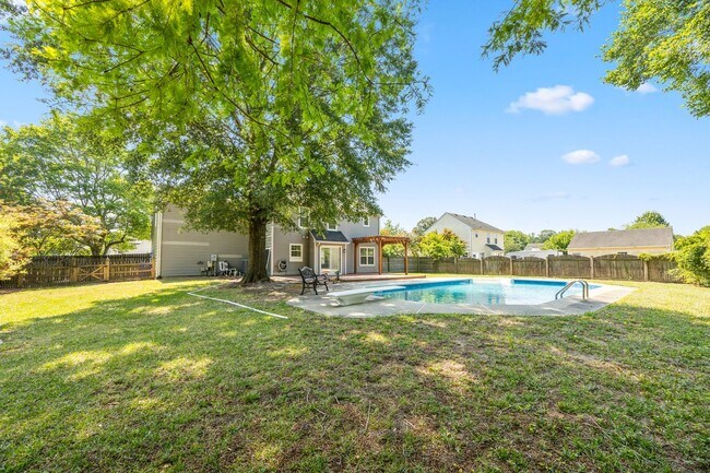 Building Photo - WOODLAKE