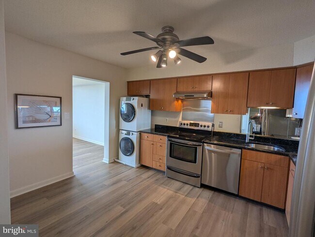 Building Photo - 3709 S George Mason Dr