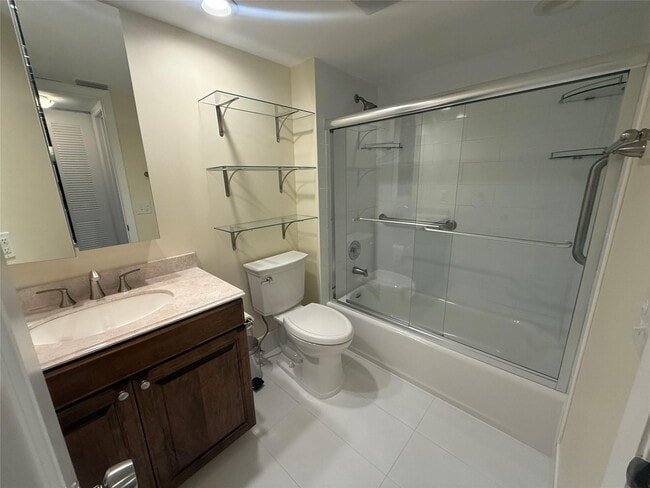 Building Photo - 2660 Carambola Cir N