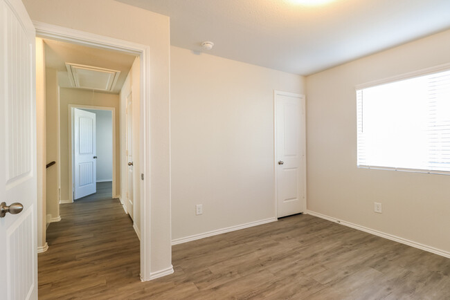 Building Photo - 3309 East Chunk Dr