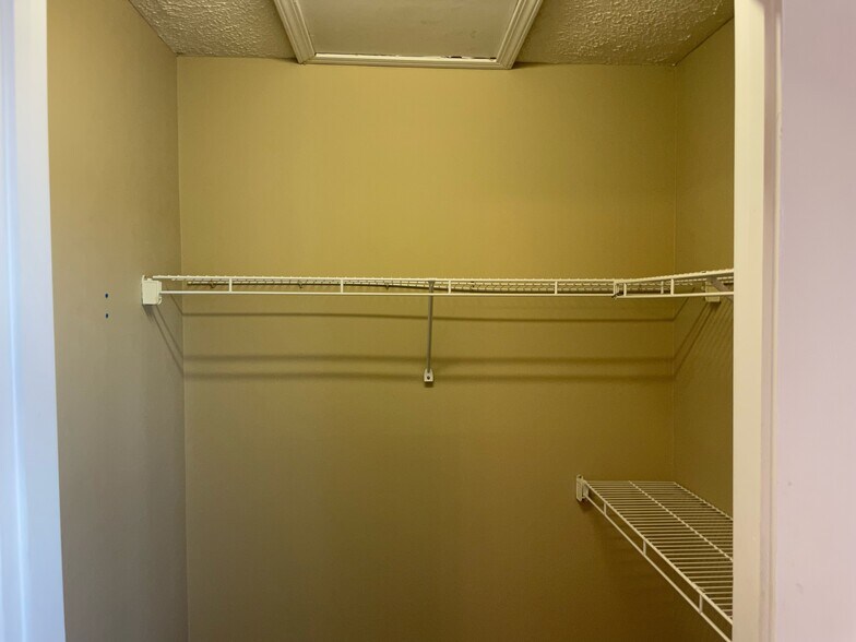 Building Photo - 8 Bay Heights Cir