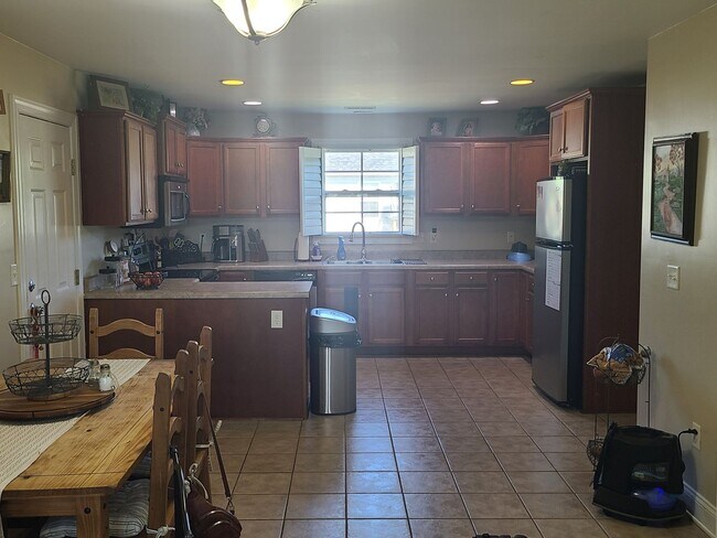 Building Photo - 3 bedroom/2 bath home Holly Ridge - Sages Ridge