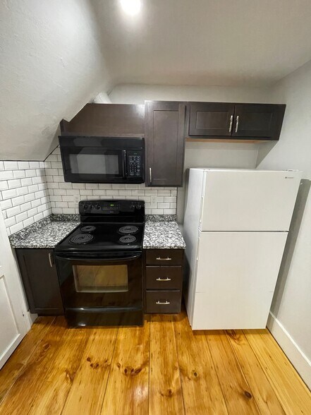 KITCHEN - 403 Beacon St