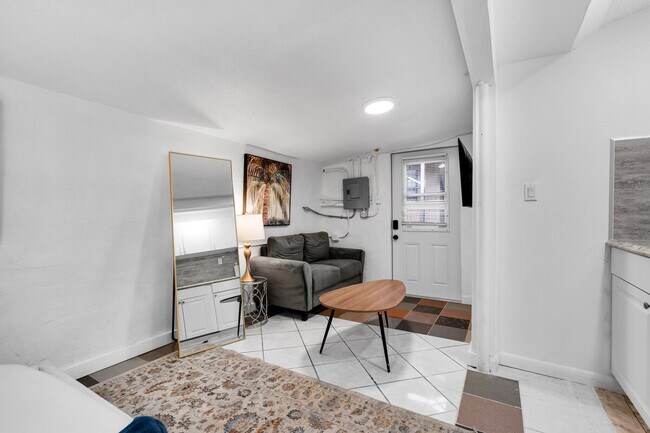 Building Photo - 2610 SW 31st Ave